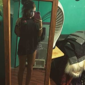 Meet your Posher, Larissa